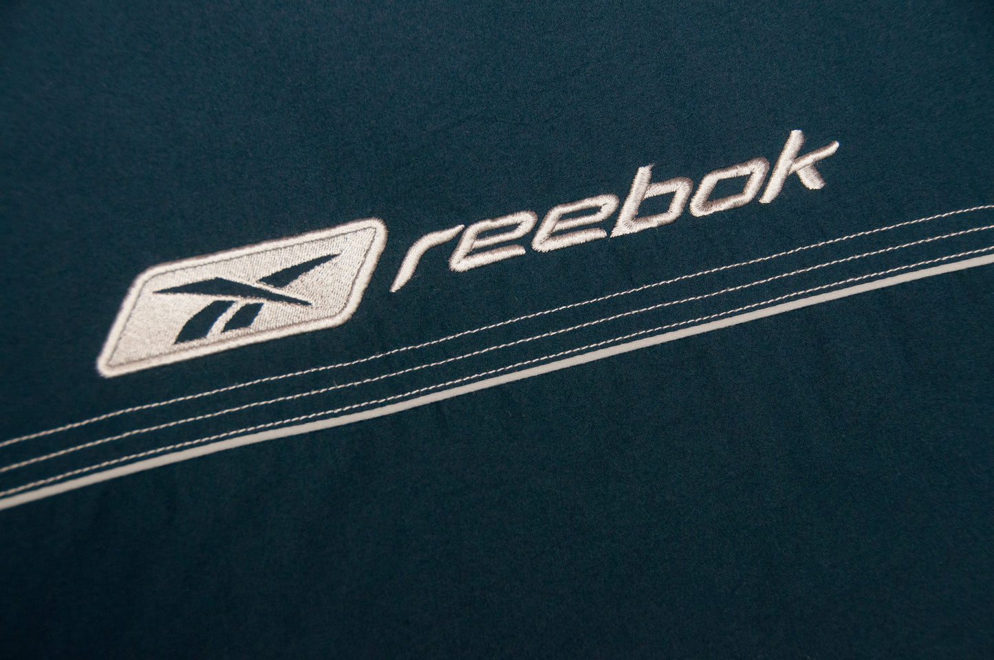 Vintage Y2K Reebok tuulitakki (L)