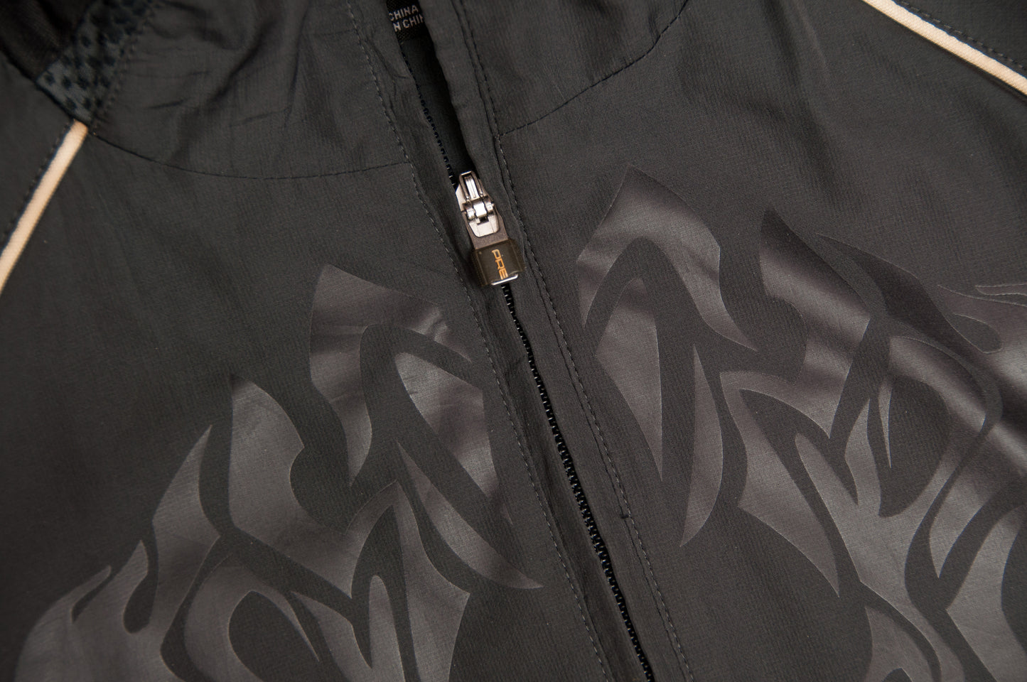 Adidas tuulitakki (M)