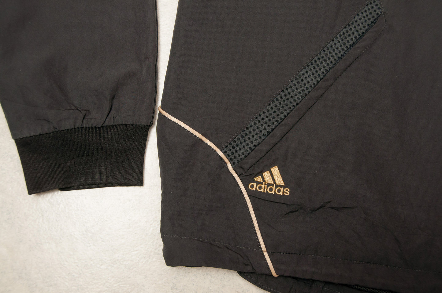Adidas tuulitakki (M)