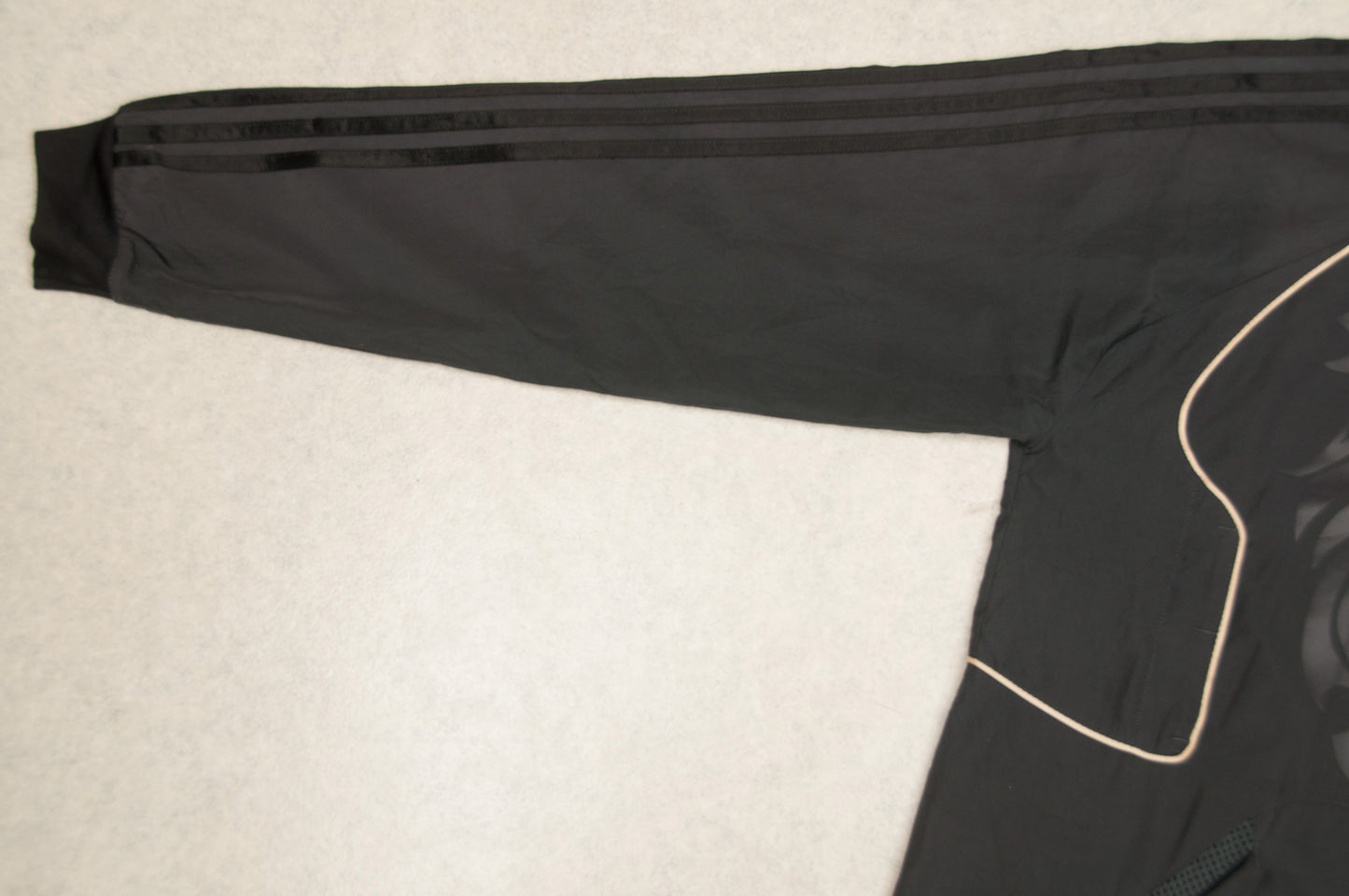 Adidas tuulitakki (M)