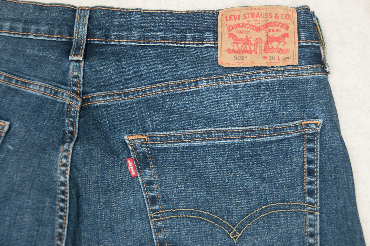 Levi´s 502 farkut (36x33)