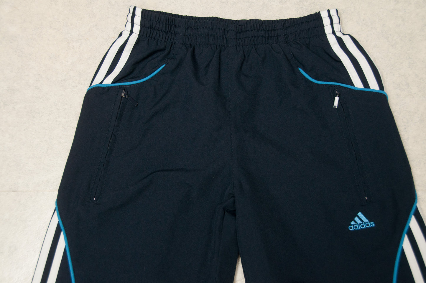 Y2K Adidas tuulihousut (XS)