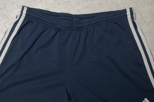 Adidas shortsit (M)