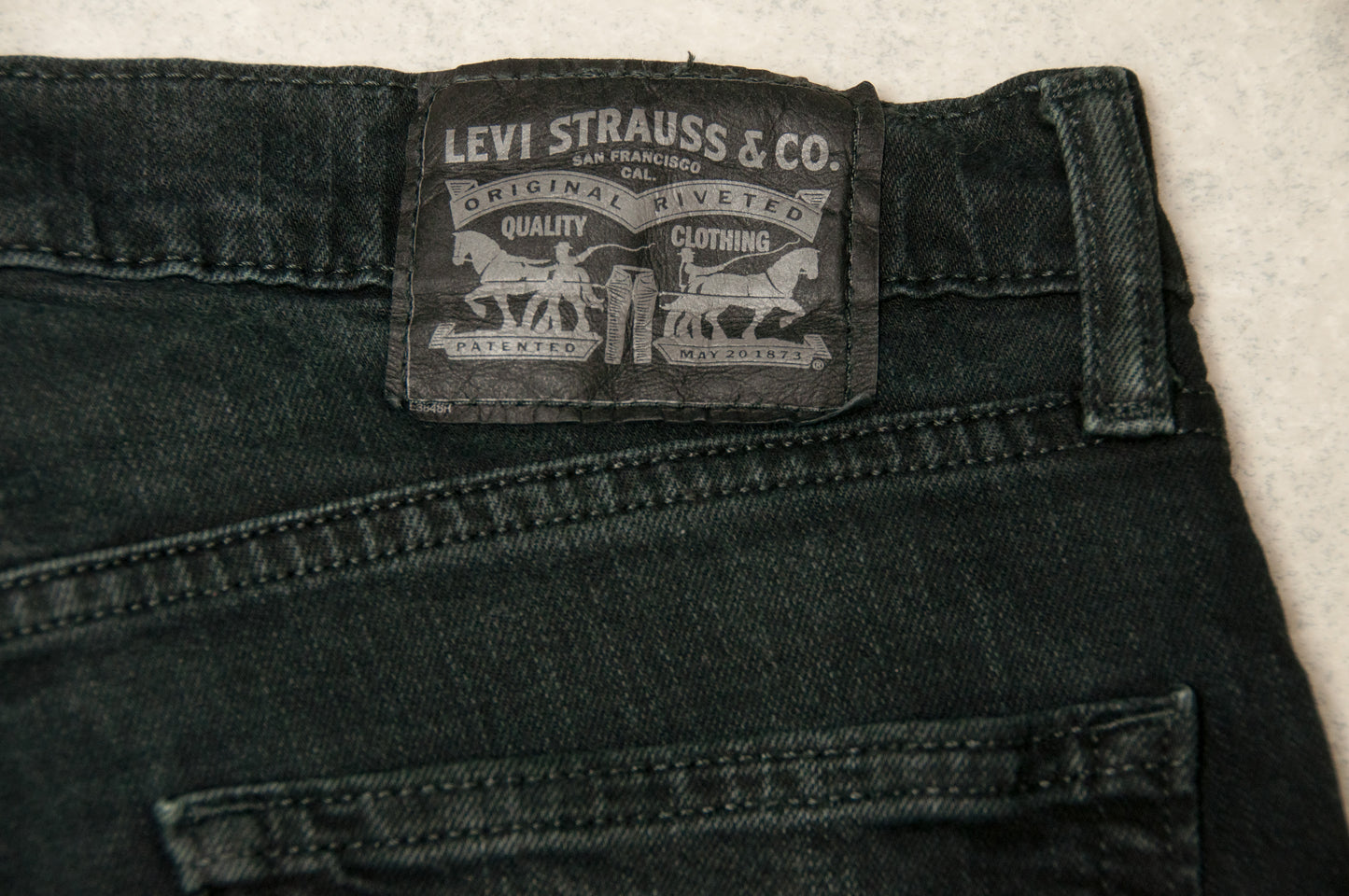 Levi´s 511 farkut (34x29)