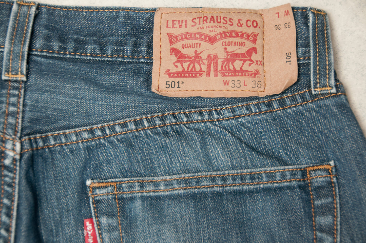 Levi´s 501 farkut (31x34)