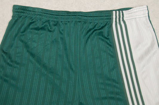 Vintage Adidas shortsit 90-luvulta (M)