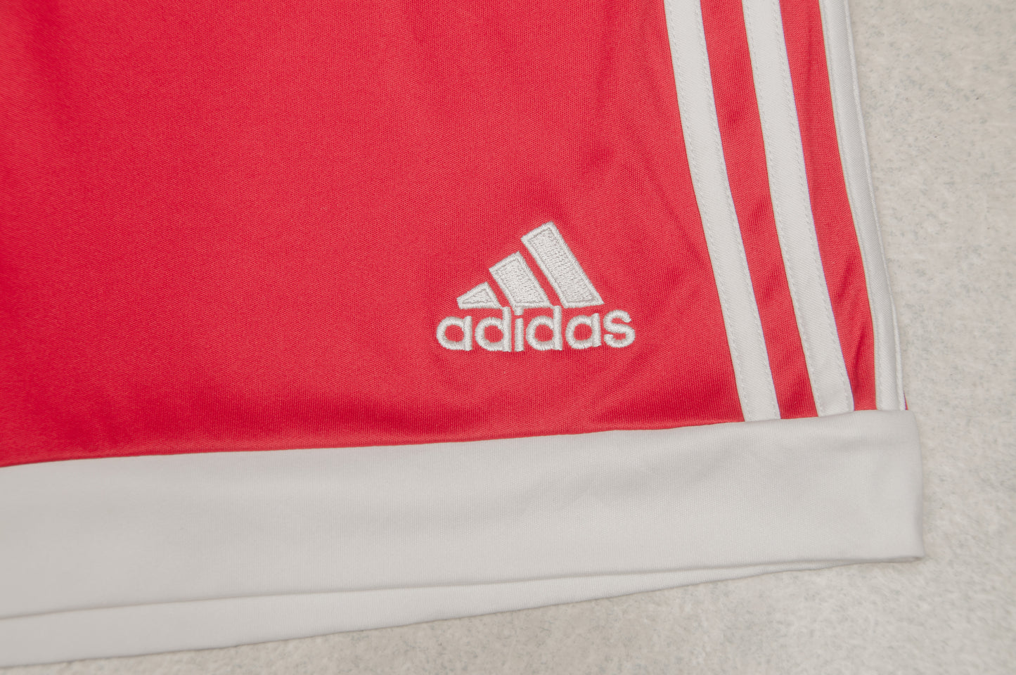 Adidas shortsit (S)