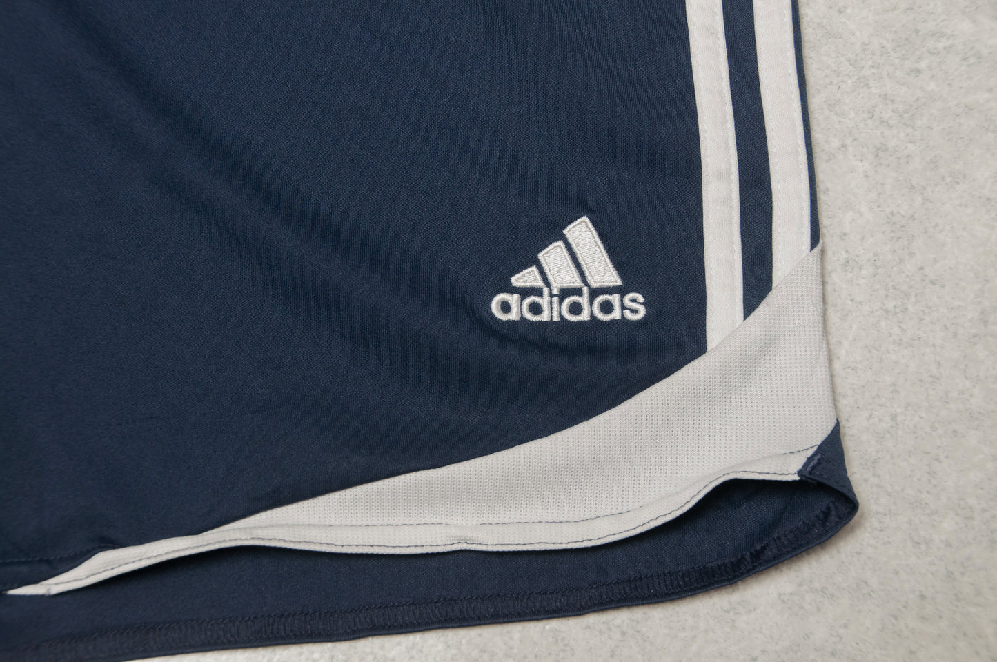 Adidas shortsit (M)