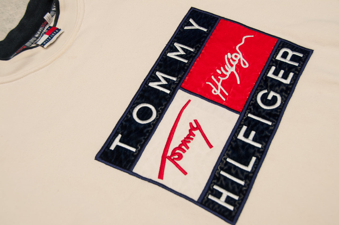 Vintage Tommy Hilfiger collegepaita 90-luvulta (S)